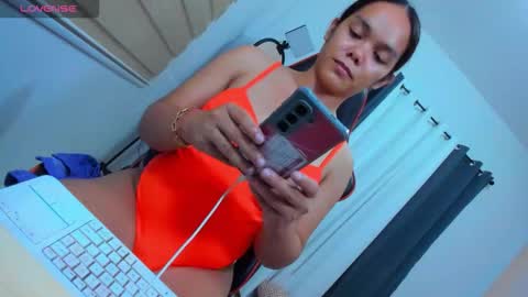 Snapshot of caroline_east chatting on November 2025 05:23:02 PM caroline_east online show from November 2025 05:23:02 PM