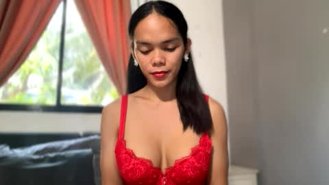 caroline_east online show from April 2026 02:01:01 AM