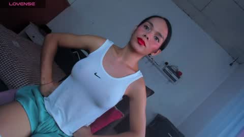 Snapshot of caroline_east chatting on July 2026 01:41:02 AM caroline_east online show from July 2026 01:41:02 AM