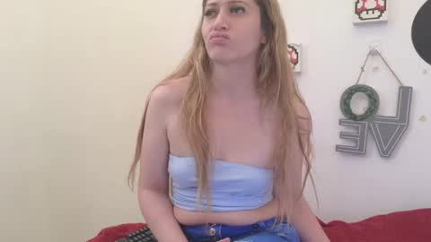 Snapshot of caroline_hernandes chatting on April 2026 02:15:02 PM Carolina online show from April 2026 02:15:02 PM