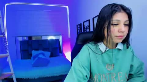 caroline_rodriguez_9 online show from September 2025 03:17:02 AM