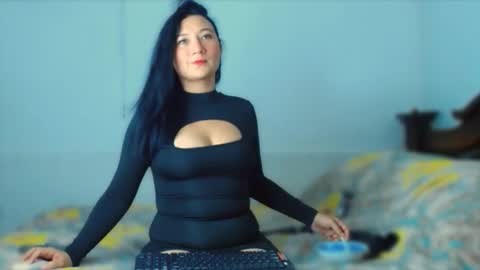 Snapshot of carolinee_foox chatting on September 2025 12:05:02 PM Caroline online show from September 2025 12:05:02 PM