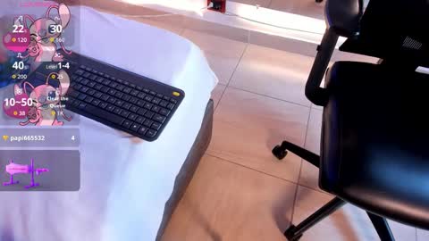 Snapshot of carolinemiller1 chatting on November 2025 08:52:02 PM Caro online show from November 2025 08:52:02 PM