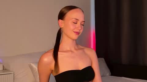 Caroline Porton online show from April 2026 02:35:01 PM