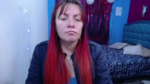 Carolinhe  online show from April 2026 11:53:02 AM