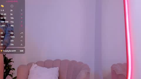 carolinna_ online show from October 2025 01:19:01 PM