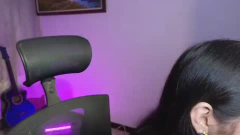 kitty online show from November 2025 02:43:01 AM