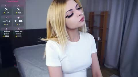 Hello everyone Im Monica Its my first day Were going to have fun together  online show from October 2025 08:08:02 PM