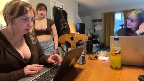 carpetmunchers online show from March 2026 12:34:02 AM