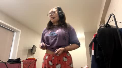 Emilia online show from December 2025 03:59:02 AM