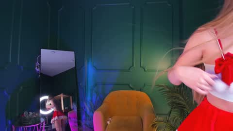 Hello my name is Cassie and my friend Nilo is also here online show from December 2024 01:39:02 PM