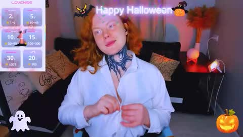 Cassie online show from November 2025 08:33:02 PM