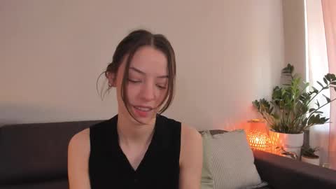  cassandra  online show from October 2025 12:15:01 PM