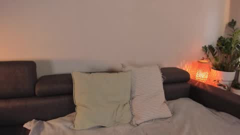  cassandra  online show from October 2025 12:06:01 PM