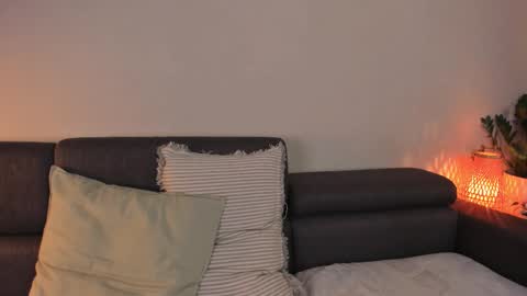  cassandra  online show from October 2025 05:46:02 PM