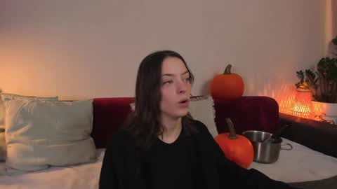  cassandra  online show from October 2025 03:04:01 PM