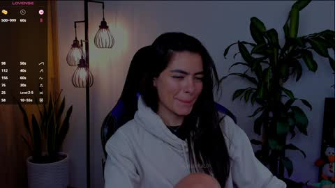 Snapshot of catalella_01 chatting on December 2024 10:20:02 PM MACARENA online show from December 2024 10:20:02 PM