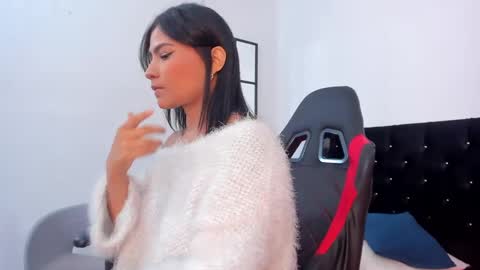 Snapshot of catalina_and_roger chatting on December 2024 04:06:01 PM Cata y Roger online show from December 2024 04:06:01 PM