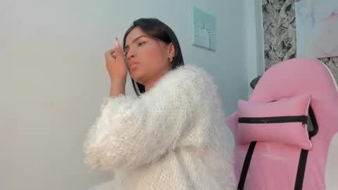 Snapshot of catalina_and_roger chatting on December 2024 06:33:01 PM Cata y Roger online show from December 2024 06:33:01 PM