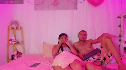 Snapshot of catalina_and_roger chatting on February 2025 06:18:02 AM Cata y Roger online show from February 2025 06:18:02 AM