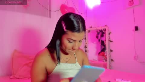 Snapshot of catalina_and_roger chatting on March 2025 04:03:02 AM Cata y Roger online show from March 2025 04:03:02 AM