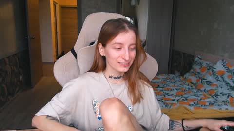 Snapshot of cath_dysphoria_ chatting on December 2024 06:43:01 AM CATH online show from December 2024 06:43:01 AM