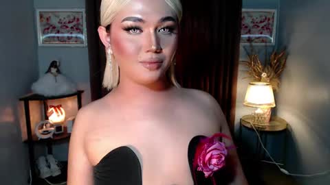 Snapshot of catherine_louise chatting on October 2025 01:03:01 AM cath online show from October 2025 01:03:01 AM