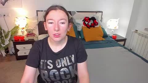 Catrin online show from October 2025 06:14:02 AM