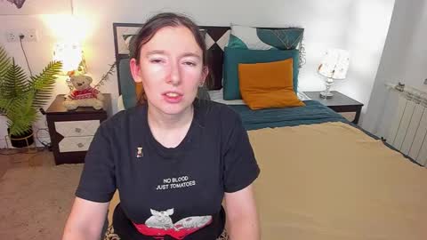 Catrin online show from November 2025 07:10:01 AM