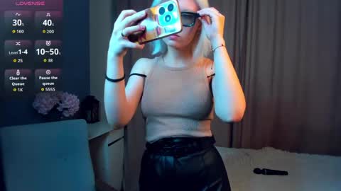 Mia online show from March 2026 11:04:02 AM