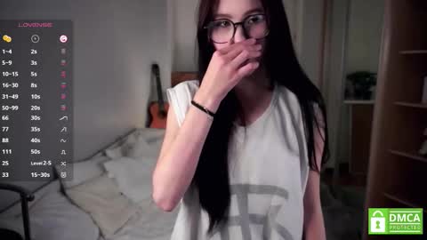 Eva  online show from September 2025 06:19:01 PM