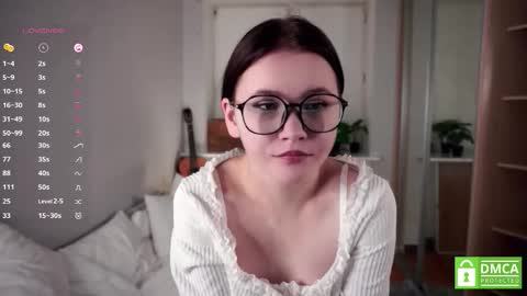 Eva  online show from September 2025 06:52:01 PM