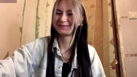 Lola online show from October 2025 09:13:01 PM