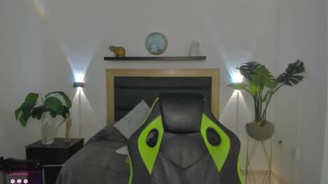 Juliana online show from February 2025 06:33:01 AM