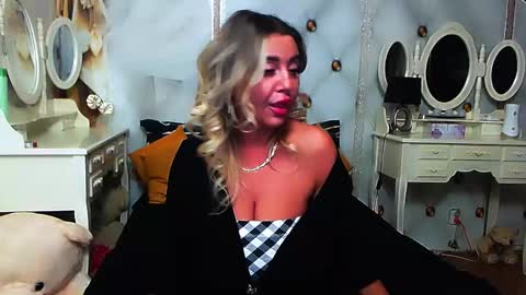 lauren online show from October 2025 06:38:02 PM