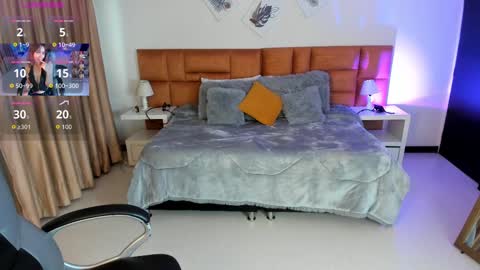 catti_brie_ online show from October 2025 11:44:01 AM