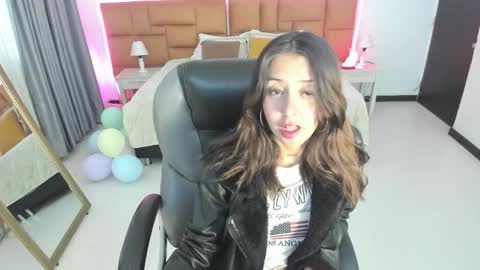 Snapshot of catti_brie_ chatting on April 2026 11:37:01 AM catti_brie_ online show from April 2026 11:37:01 AM