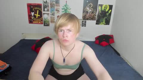 cattie_w_ online show from April 2026 01:08:01 AM