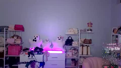 Ccinnamon online show from October 2025 11:38:01 PM