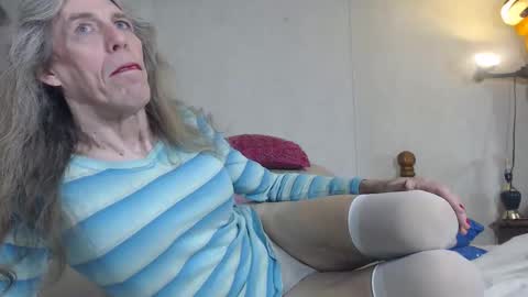 Jackie online show from November 2025 09:43:01 AM