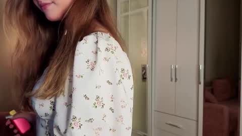 Lina  online show from September 2025 07:27:01 PM