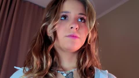 Lina  online show from April 2026 07:16:01 PM