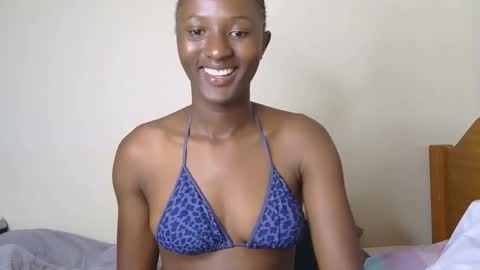 Snapshot of cee_queen chatting on May 2026 11:09:02 AM cee_queen online show from May 2026 11:09:02 AM