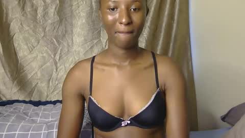 Snapshot of cee_queen chatting on May 2026 02:46:02 PM cee_queen online show from May 2026 02:46:02 PM
