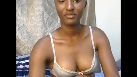Snapshot of cee_queen chatting on May 2026 08:57:02 PM cee_queen online show from May 2026 08:57:02 PM