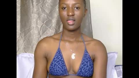 Snapshot of cee_queen chatting on May 2026 02:25:01 PM cee_queen online show from May 2026 02:25:01 PM
