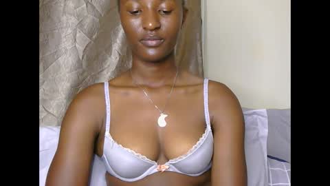 Snapshot of cee_queen chatting on May 2026 01:08:01 PM cee_queen online show from May 2026 01:08:01 PM