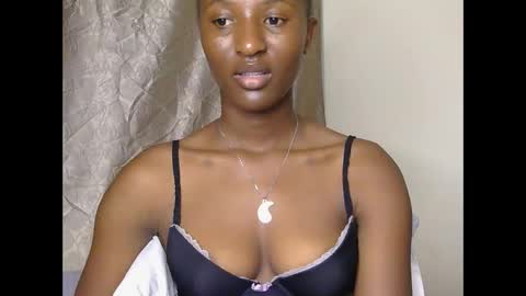 Snapshot of cee_queen chatting on May 2026 02:24:02 PM cee_queen online show from May 2026 02:24:02 PM