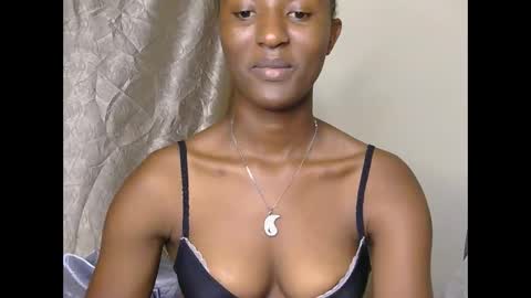 Snapshot of cee_queen chatting on May 2026 06:09:01 PM cee_queen online show from May 2026 06:09:01 PM