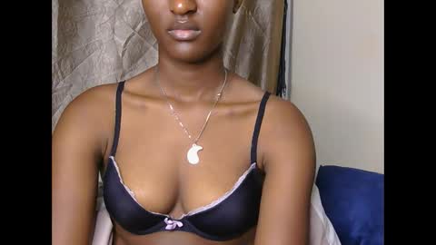 Snapshot of cee_queen chatting on June 2026 03:50:01 PM cee_queen online show from June 2026 03:50:01 PM